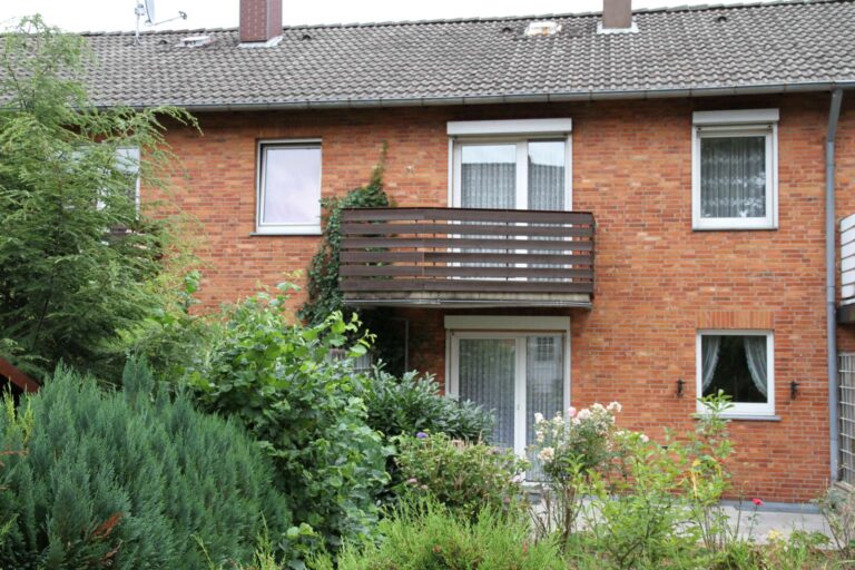Grundsolides Reihenmittelhaus mit etwas Renovierungsbedarf!