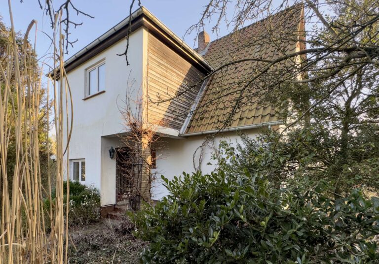Charmantes Einfamilienhaus mit Sanierungsbedarf !