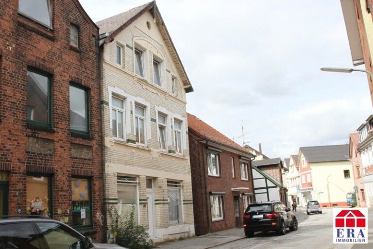 Mehrfamilienhaus für Investoren in  beliebter Lage von Finkenwerder stark Sanierungsbedürftig!