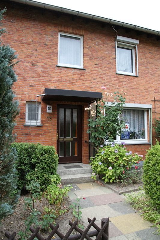 Grundsolides Reihenmittelhaus mit etwas Renovierungsbedarf!