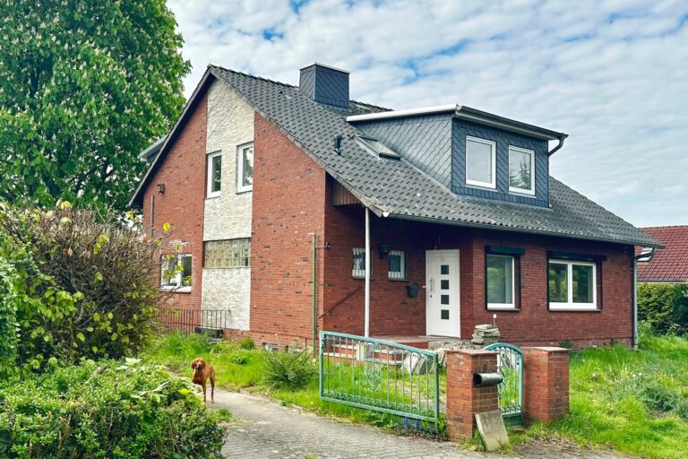 Herzlich Willkommen – Ihr neues Zuhause, modernisiertes Einfamilienhaus mit Garage!