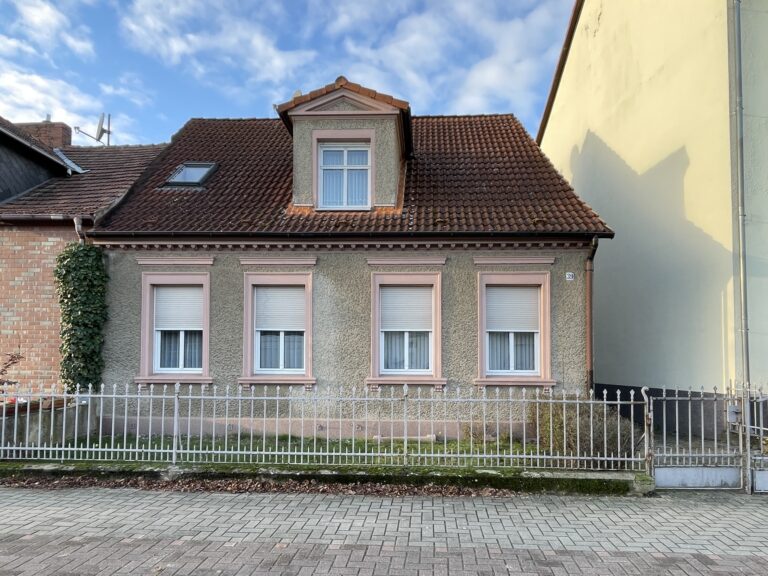 Einfamilienhaus mit Einliegerwohnung, großem Garten und direktem Zugang zur Stepenitz